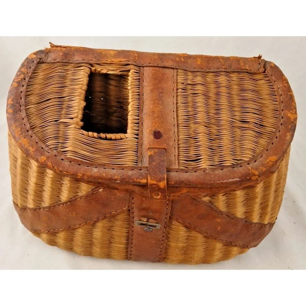 VINTAGE WICKER FISHING CREEL FLY FISH BASKET TROUT CREEL RUSTIC LODGE  Hong Kong